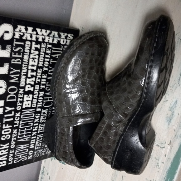 B.o.c Grey Reptile Print clogs - Picture 12 of 12